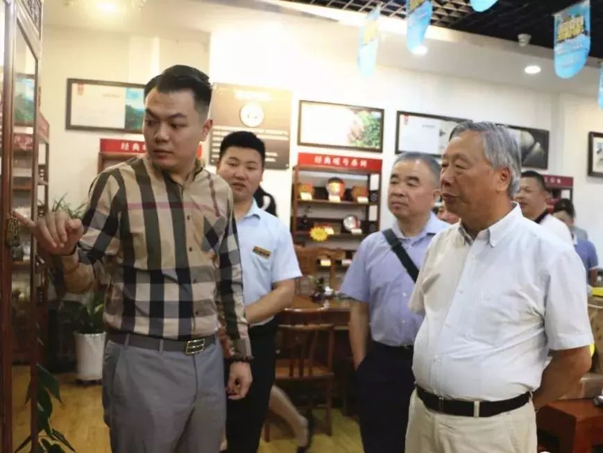 中國國際茶文化研究會主辦浙茶企赴陜西考察活動，參觀漢唐西安旗艦店插圖3